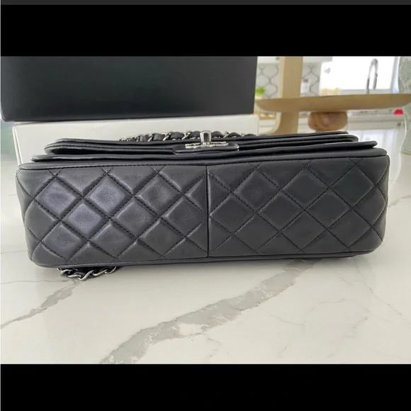 Classic Twist Chanel Bag - Picture 6 of 8